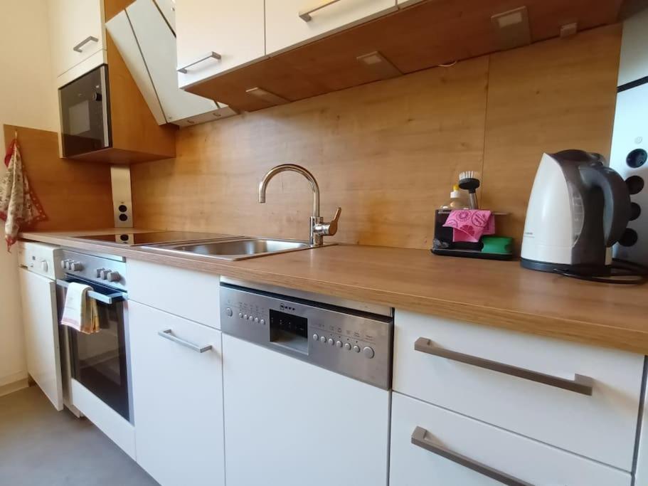 Modernes Apartment In Wien Buitenkant foto