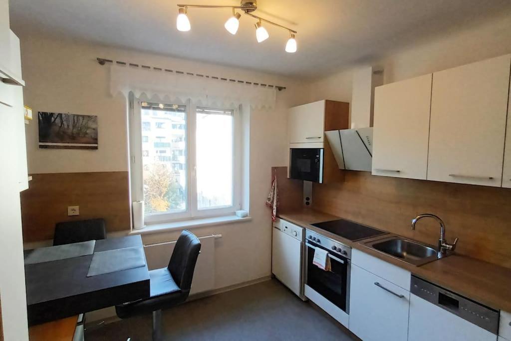 Modernes Apartment In Wien Buitenkant foto